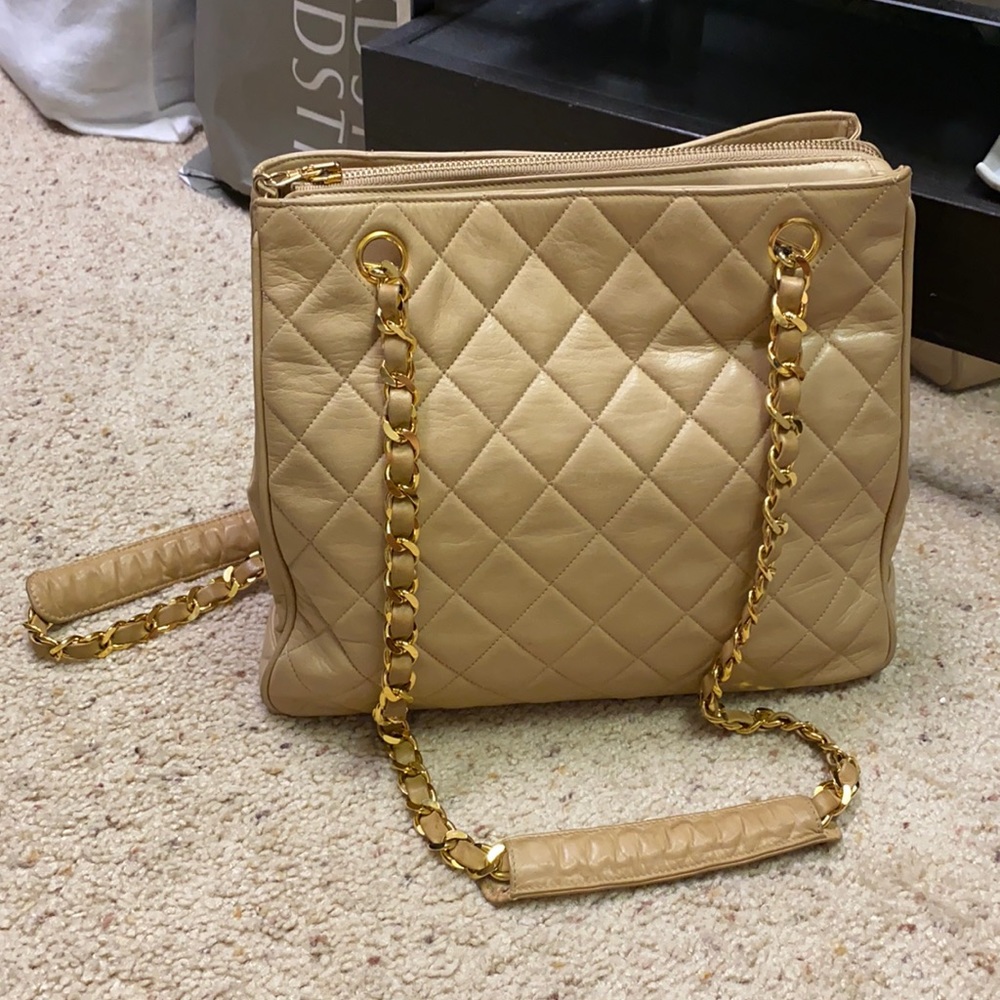 Chanel Lambskin Vintage all Leather Bag. Authentic